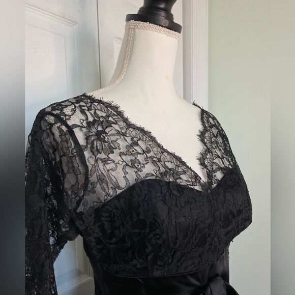 1950s Dior Style Vintage Black Lace Dress - Picture 3 of 13